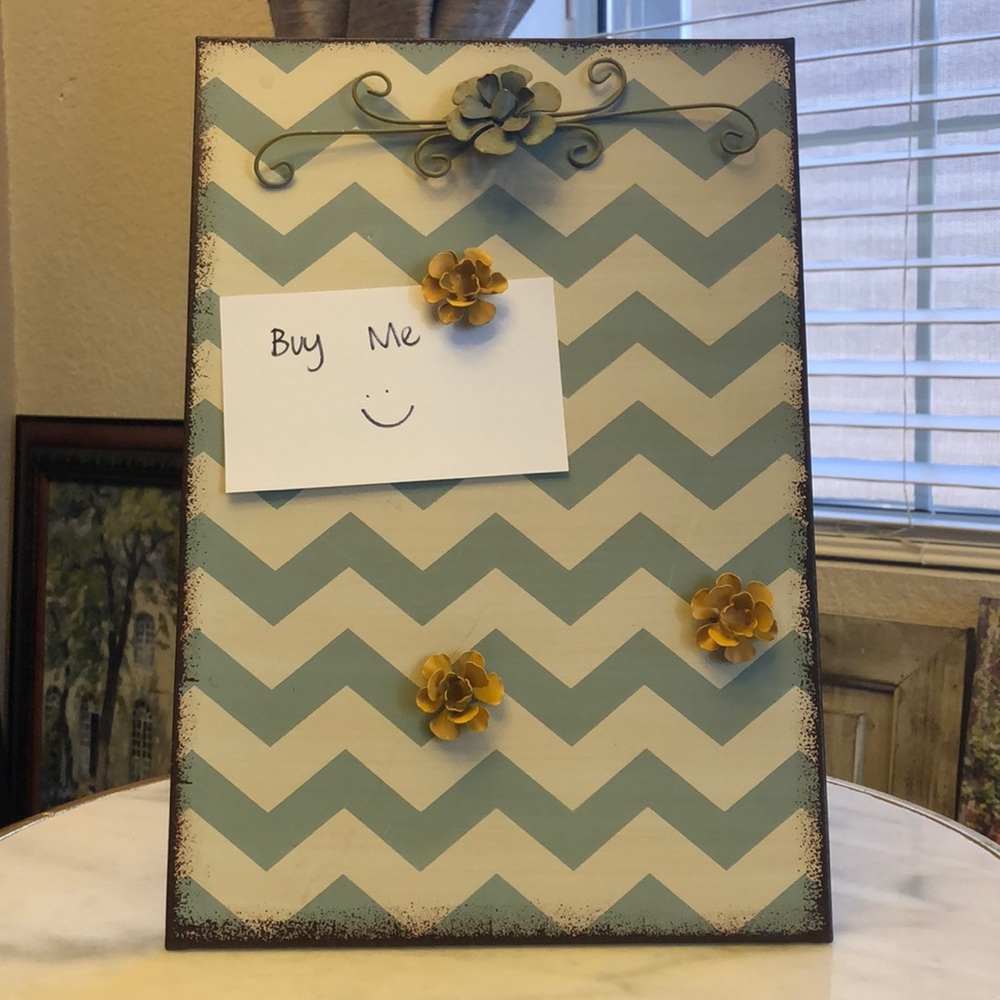 Metallic photo board with 3 magnets